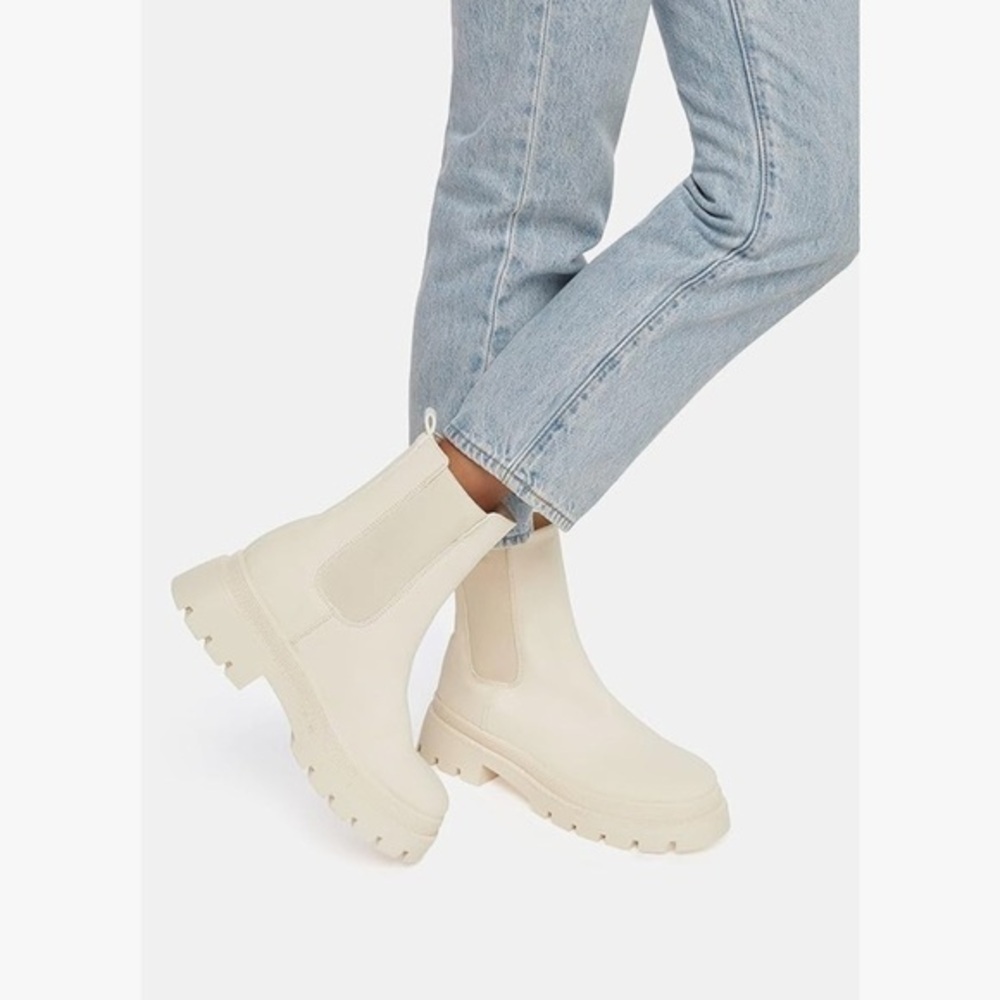 JustFab Saydey Chunky Lug Sole Chelsea Faux Leather Heeled Boots in birch
